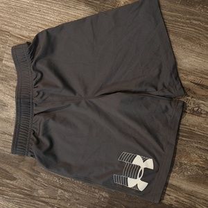 Boys Under Armour shorts size 6